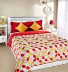 Amazon Brand – Solimo Arendale Microfibre Printed Quilt Blanket/Comforter, Double, 120 Gsm, Yellow And Red, Reversible